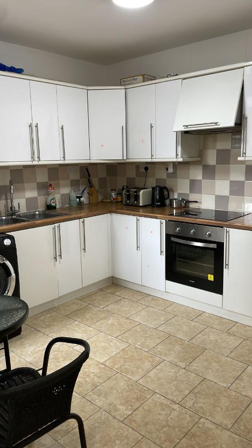 Hostel 305 High Town Road Luton  Zewnętrze zdjęcie