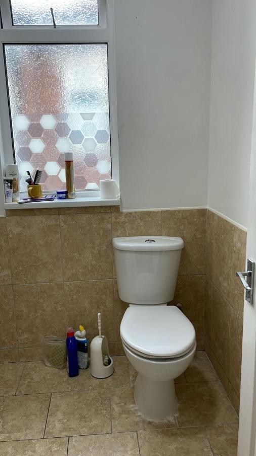 Hostel 305 High Town Road Luton  Zewnętrze zdjęcie