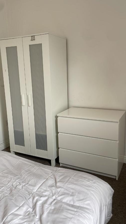 Hostel 305 High Town Road Luton  Zewnętrze zdjęcie