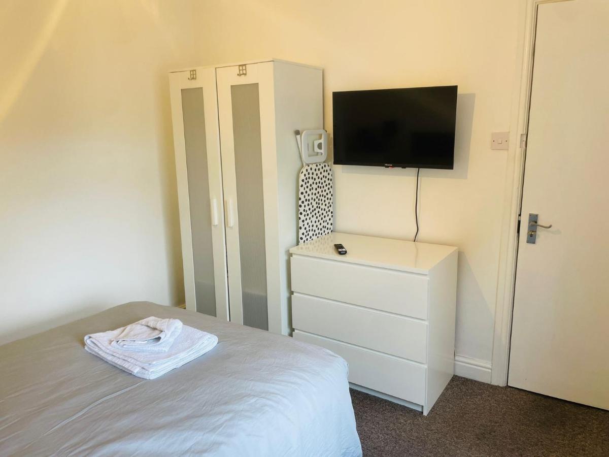 Hostel 305 High Town Road Luton  Zewnętrze zdjęcie